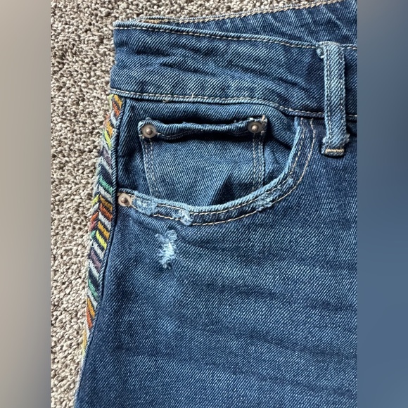 Knox Rose Cropped Semi-Distressed Embroidered Women's Jeans - Picture 8 of 17